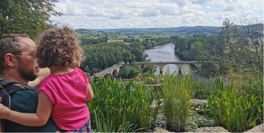 Sortons les portes-bébés pour se balader à travers la Dordogne en famille !