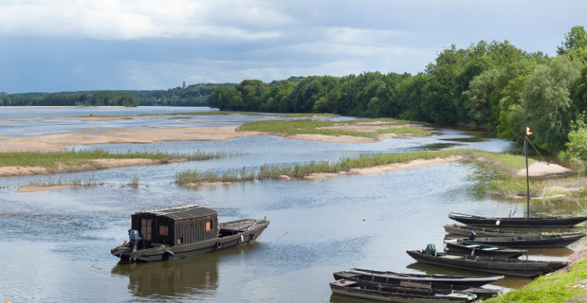 Deviens petit gabarrier, bateau-promenade à la Roque-Gageac en Dordogne Deviens petit gabarrier, bateau-promenade à la Roque-Gageac en Dordogne