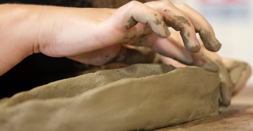 Les ateliers modelage libre, à l'Atelier Musée de la Terre à Saint-Hilaire-les-Places (87)