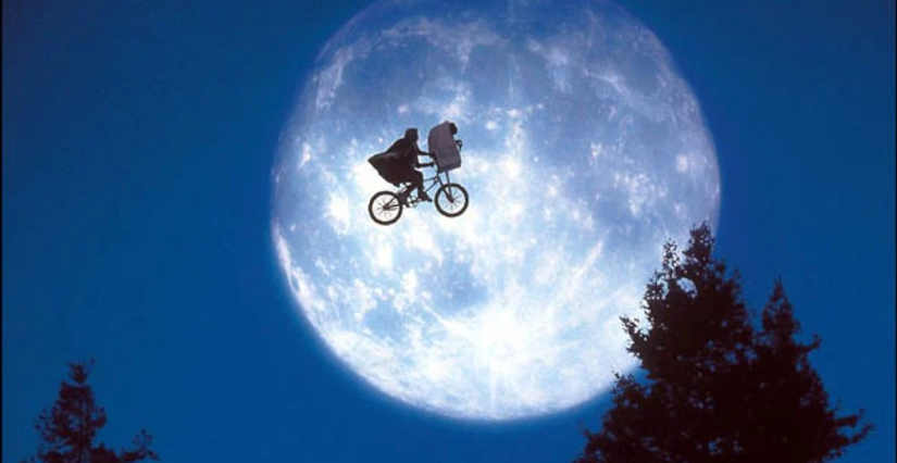 Ciné culte "E.T. l'extraterrestre" à Montpon-Ménestérol (24)