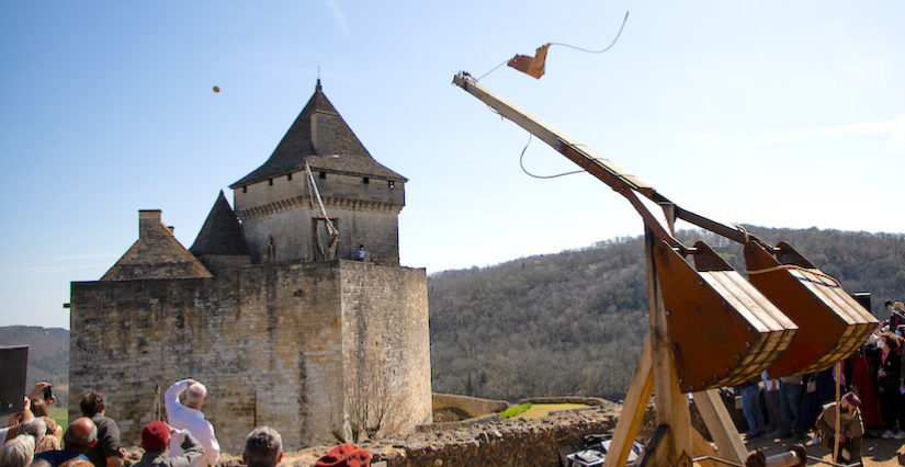 Journées exceptionnelles de tirs avec des machines de jet tailles réelles au Château de Castelnaud