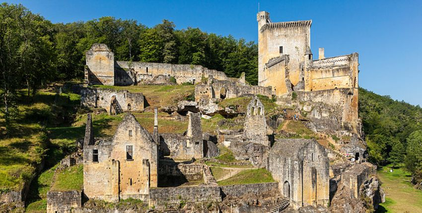 Histoire, préhistoire et troglos au château de Commarque aux Eyzies