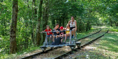 Espace Hermeline : accrobranche, vélorail et base de loisirs à Bussière-Galant